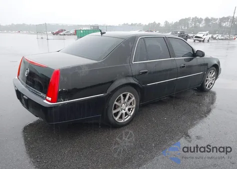 2007 Cadillac Dts Performance z USA, uszkodzony, nr VIN 1G6KD57937U213867